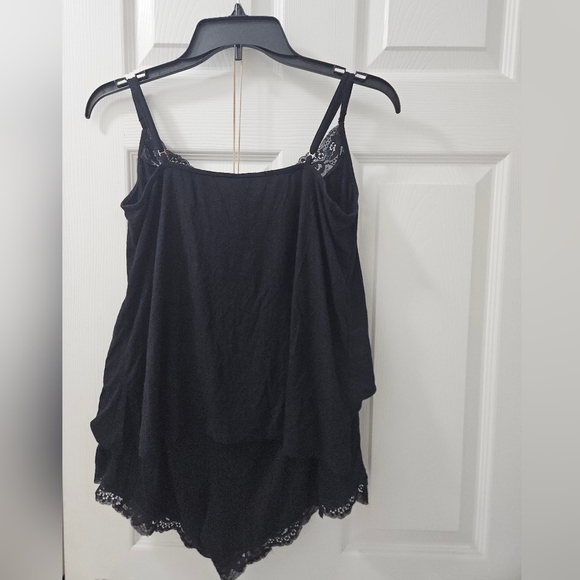 2 piece lace knit camisole with shorts. Size L - Picture 2 of 7